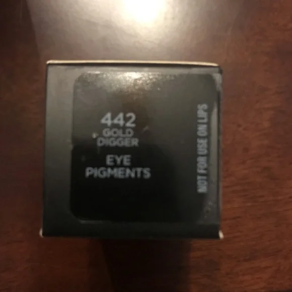 L’Oréal Infallible Magic Pigment Gold Digger - Picture 2 of 2